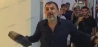 HIT! Prezes Dinama Tirana WCHODZI DO SZATNI z... WORKIEM PIENIĘDZY i... xD [VIDEO]